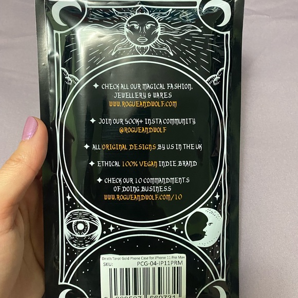 Rogue & Wolf iPhone 11 Pro Max Tarot Card phone case - Picture 2 of 2